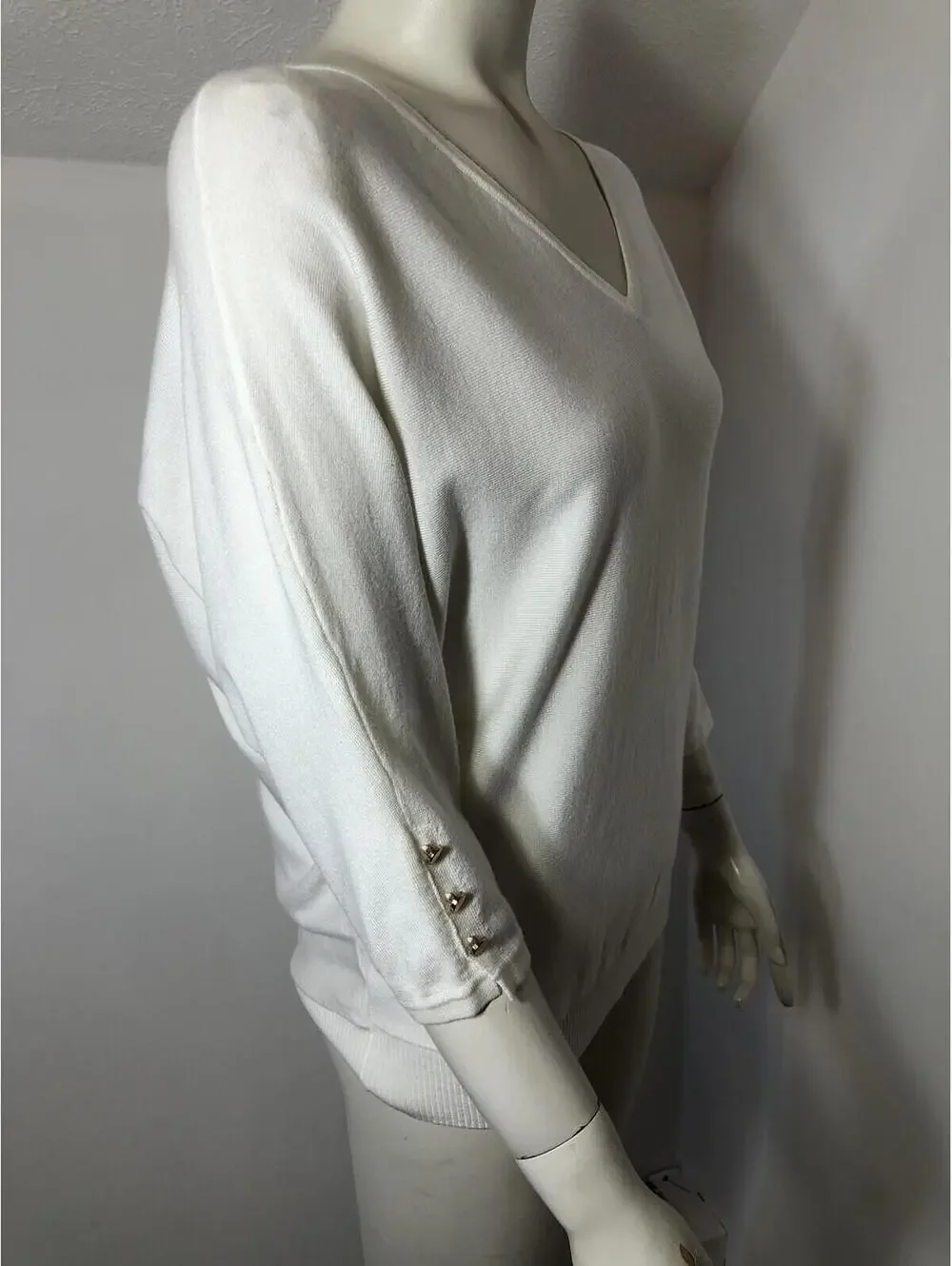 Chelsea Theodore Womens Small White Sweater V Neck 3/4 Sleeves Gold buttons Soft